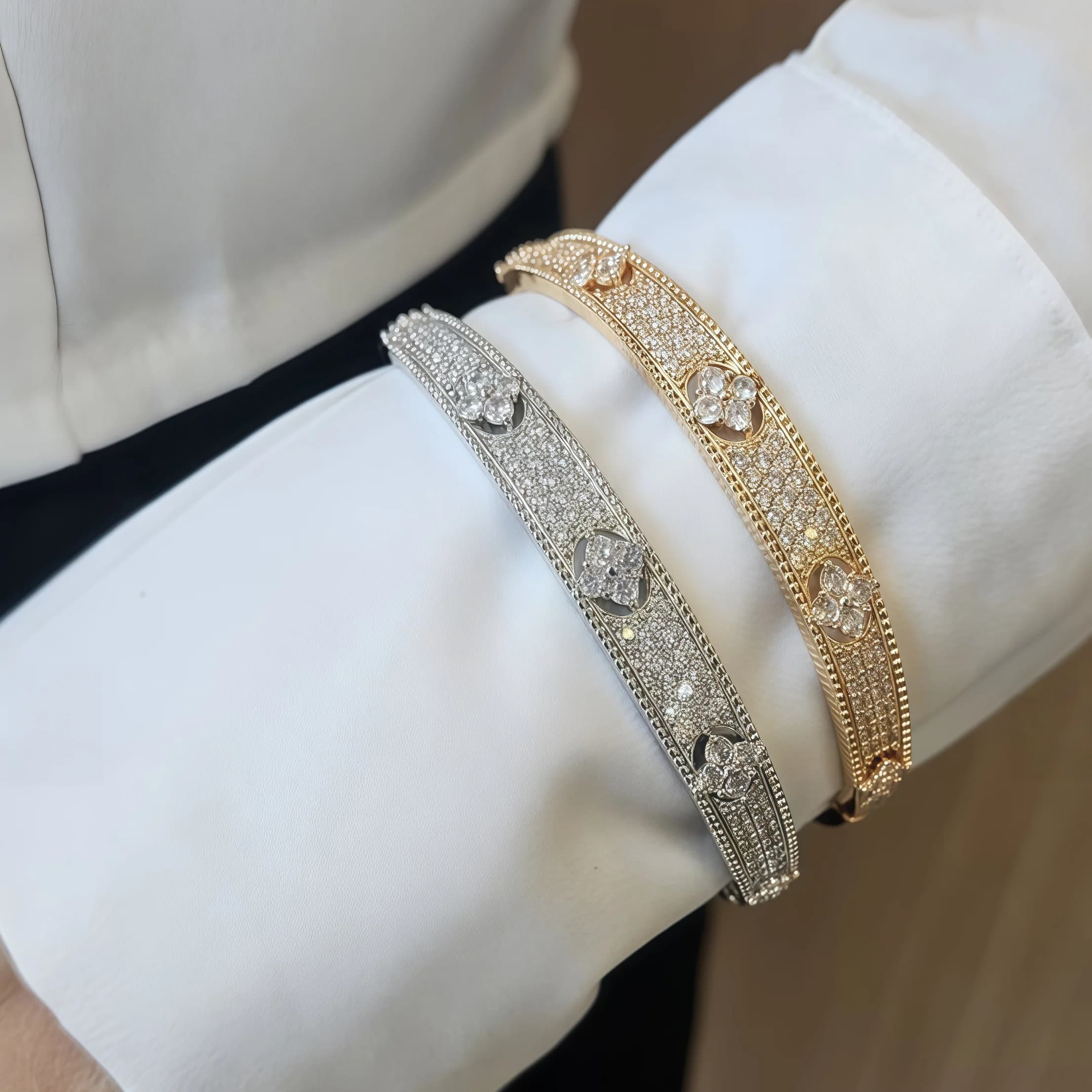 Women's Cubic Zircon Bangle Bracelets Full Micro Zircon Paved Shiny CZ Stone Flower Crystal Bangle Bracelets