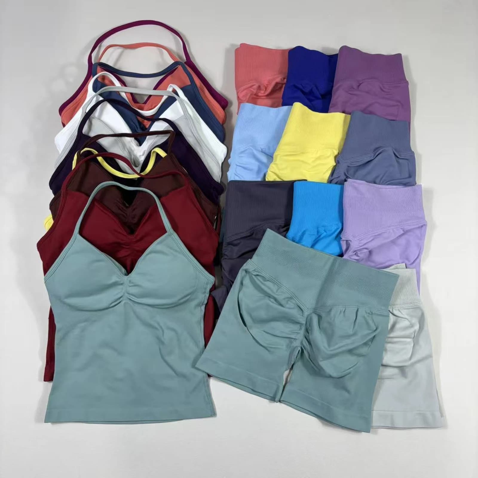 Set da Yoga e Palestra per Donne: Top Senza Schienale e Pantaloncini a Vita Alta Senza Cuciture, Abbigliamento Fitness e Activewear