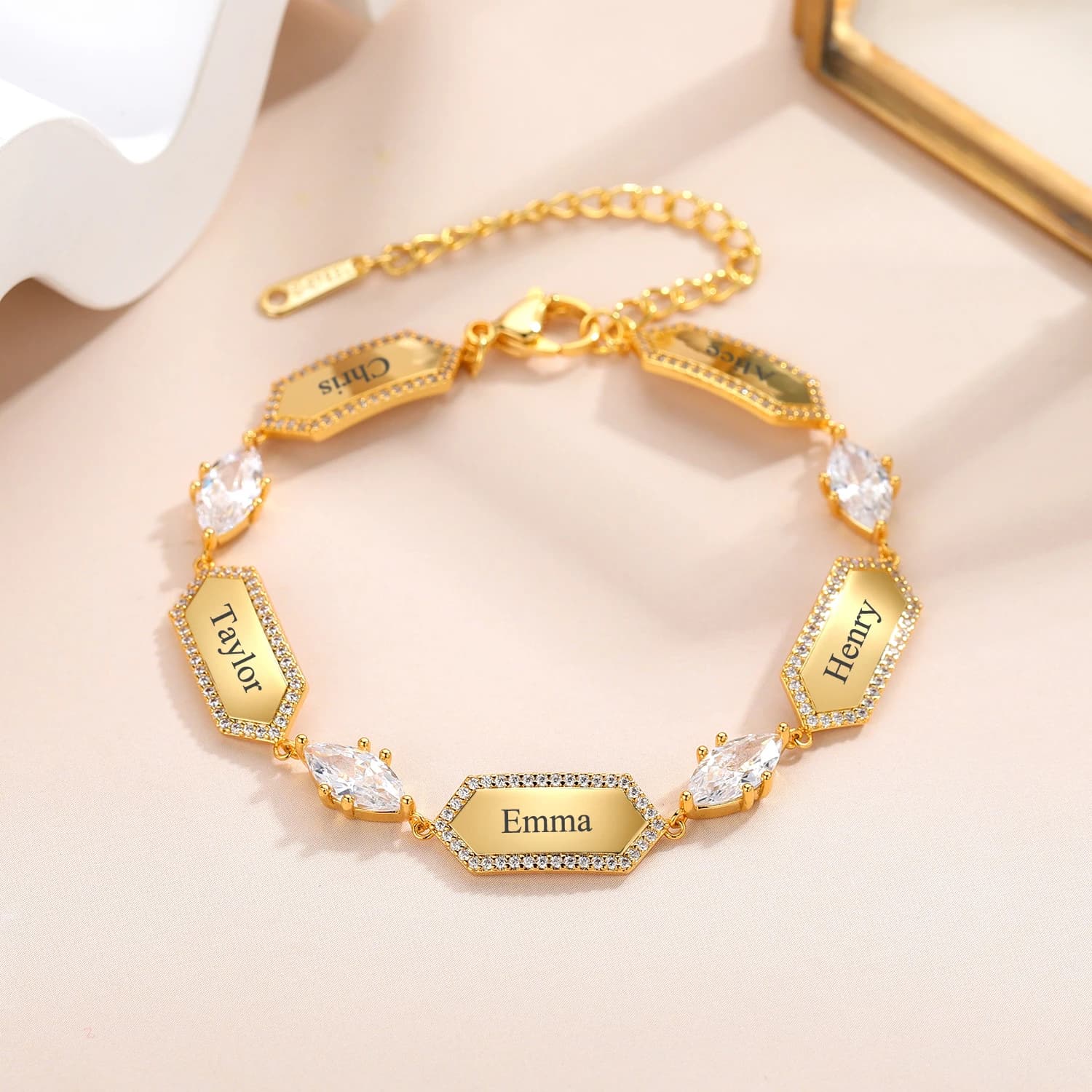 Bracciale personalizzato con nome e diamanti Braccialetti con nomi di famiglia personalizzati Acciaio inossidabile inciso Il tuo nome amato Regalo di gioielli