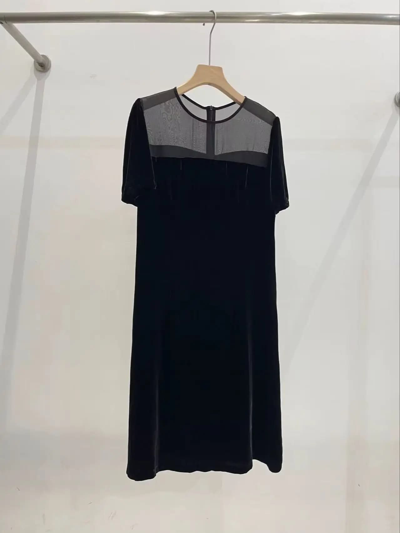 Classic design short sleeve gently shimmering silk velvet dress