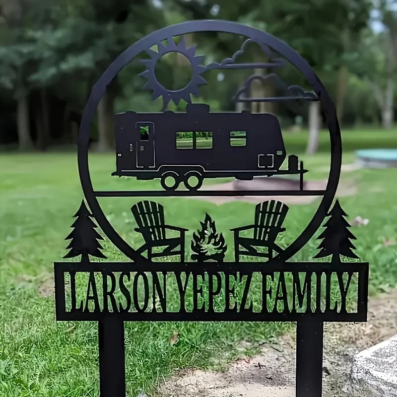 Targa in Metallo Personalizzata per Campeggio Compatibile con Camper/Furgoni - Nome e Data/Iniziali Personalizzabili - Adatta come Segnaletica da Giardino per Esterni