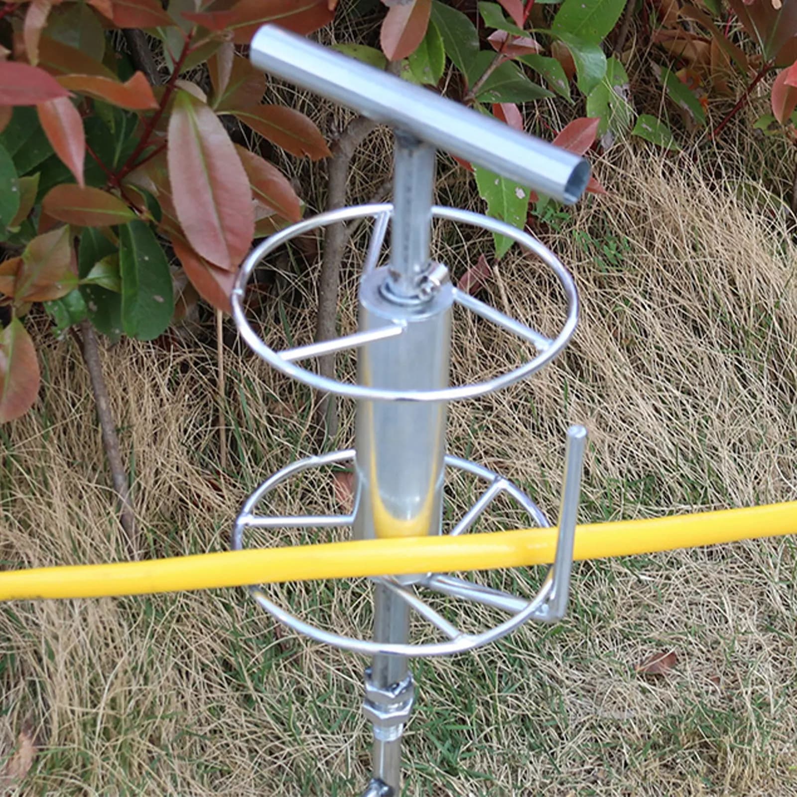 Palo guida per tubo da giardino Robusto guida per tubo in metallo Installazione semplice Accessori resistenti per prati esterni Cortili