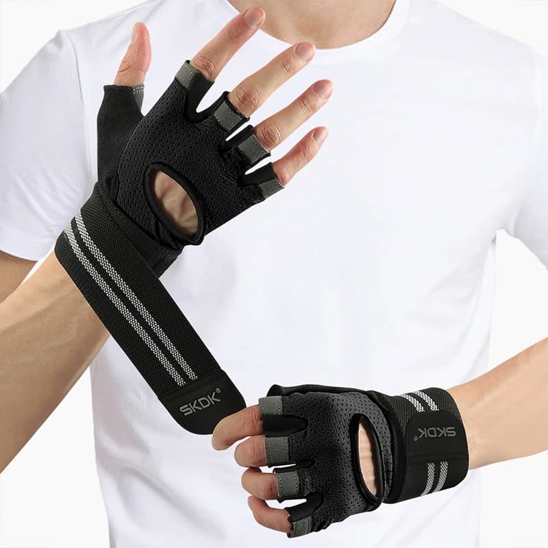1 pair of gym gloves with wrist straps Non-slip workout gloves for half fingers for women Breathable weight lifting gloves