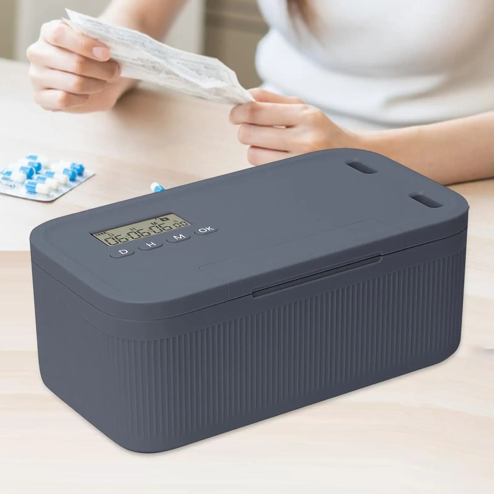 Storage box with lock with timer Box with lock for travel medicines Case with phone lock Mobile devices with office lock Case Schools