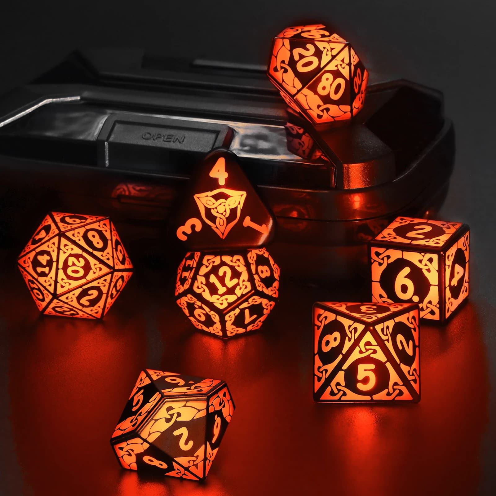 DND Dice Ricarica wireless Dadi LED arancioni Set di dadi illuminati ricaricabili per giochi di ruolo di Dungeons and Dragons