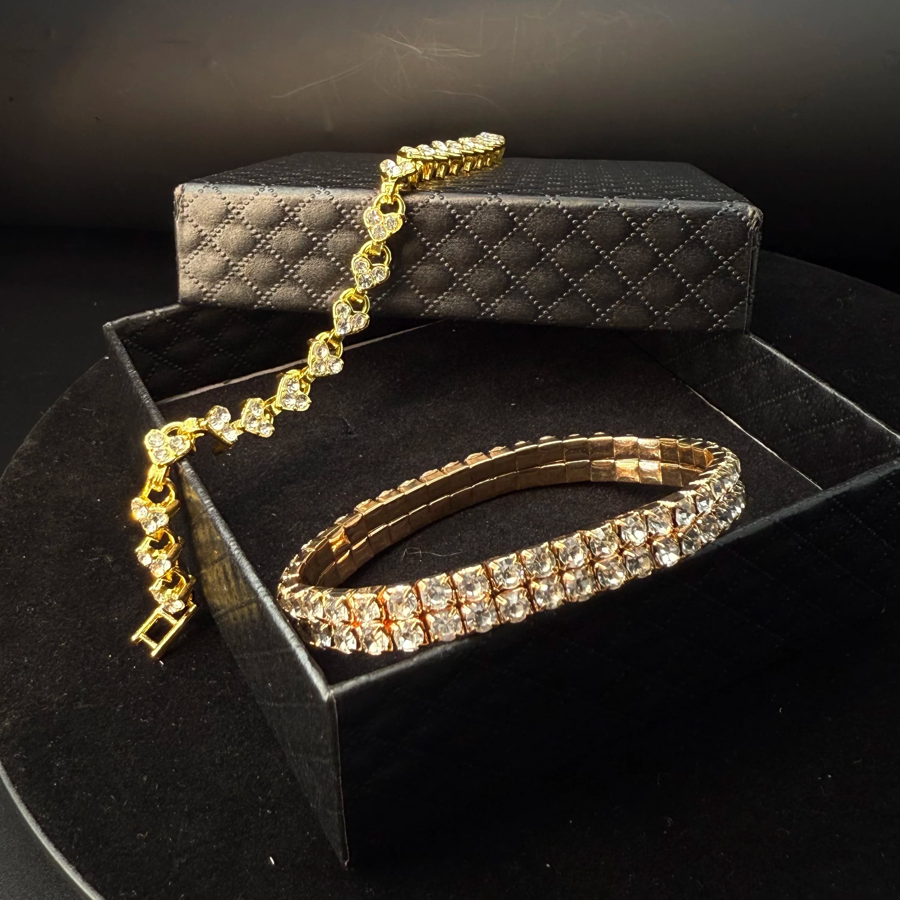 Women's bracelet set in two pieces, heart shaped bracelet + double row zirconia bracelet. Minimalist style. Ideal for Halloween gifts