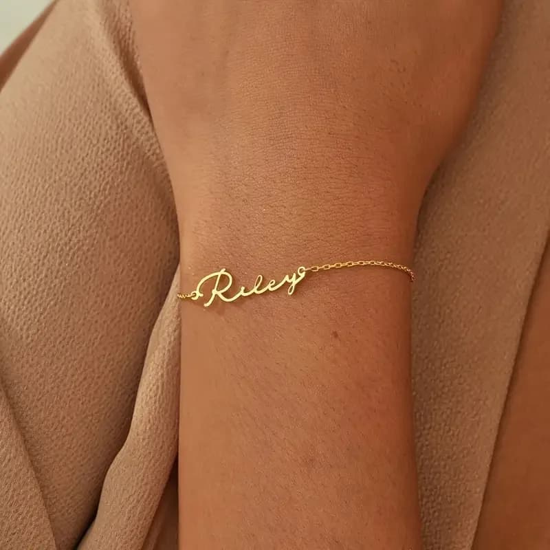 Bracelet with custom name for woman, delicate gold color, stainless steel customization, hand chain, jewelry, Valentine's Day girlfriend