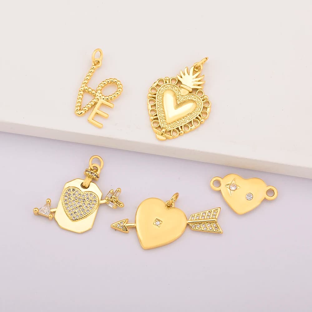 Ciondolo a Forma di Lettera/Cuore/Frecce in Zirconia Cubica, Portachiavi in Rame Fatto a Mano, Accessorio Fai-da-Te per Gioielli, Collane, Bracciali, Orecchini