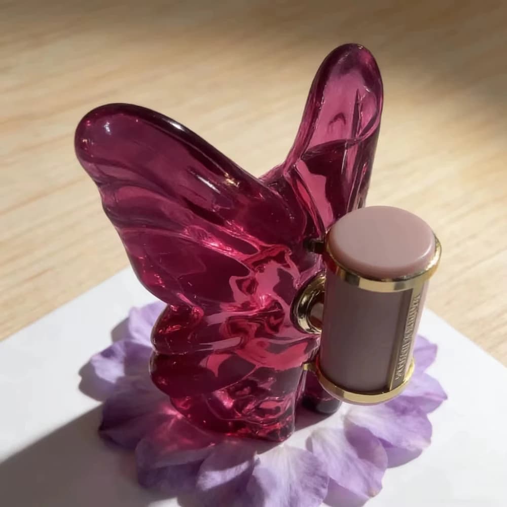 Profumo Carolina Herrera La Bomba per Donna: Design Rosa Audace, Aroma Fruttato a Lunga Durata per Uso Quotidiano