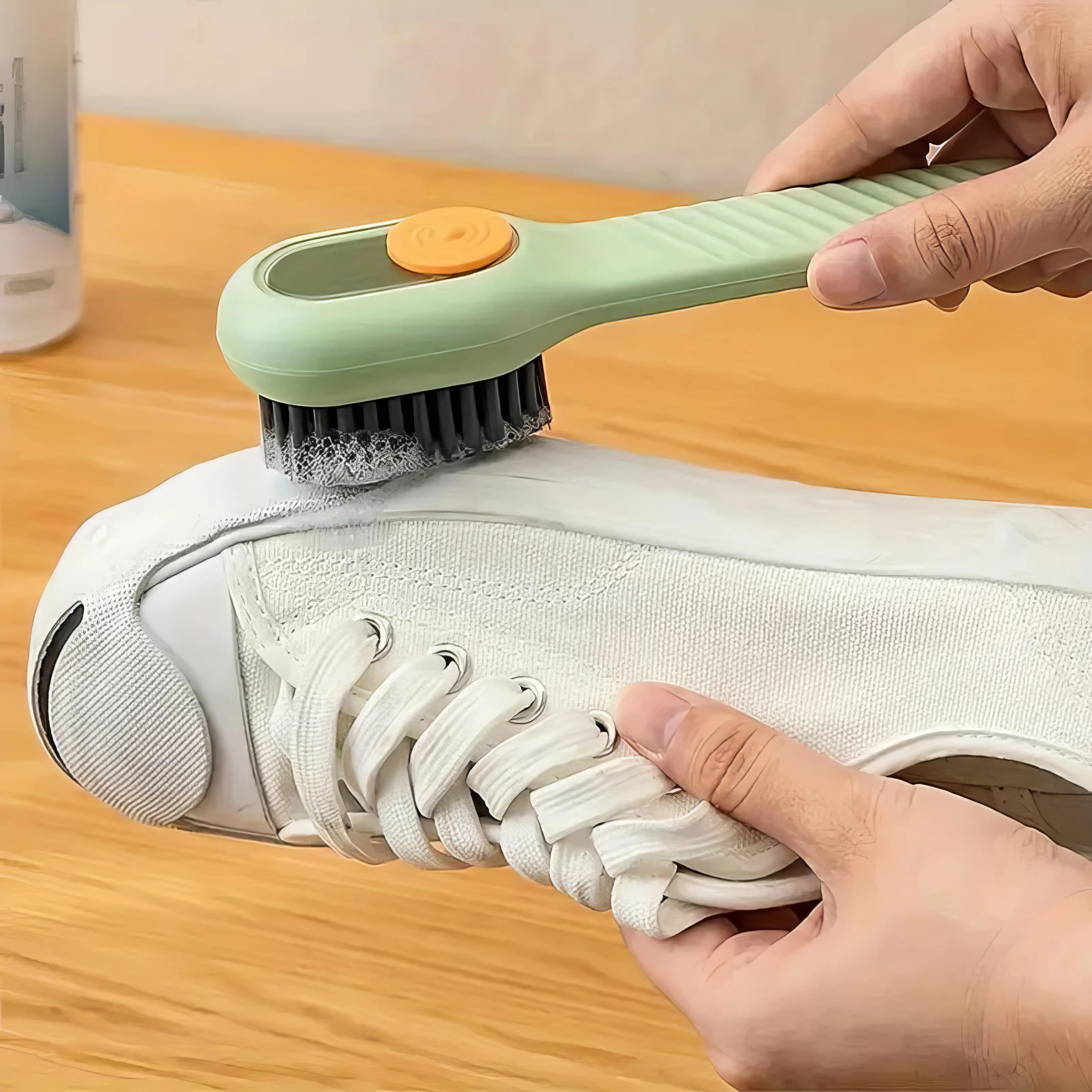 1/2 shoe brush in soft green fur, non-slip handle, with hanging rope, suitable for sports shoes and house cleaning