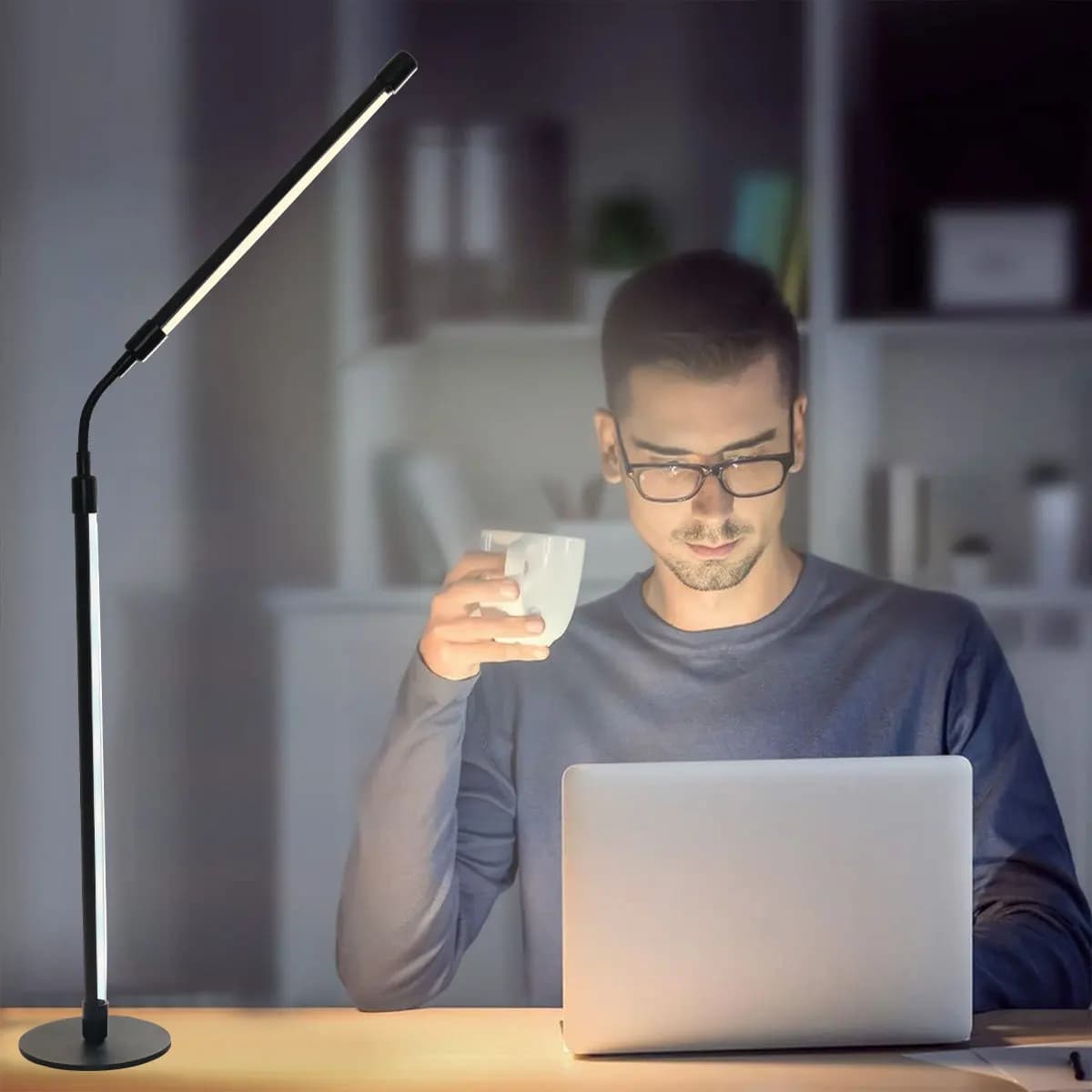 Lampada da scrivania a LED RGB intelligente che cambia colore, lampada da scrivania multifunzionale regolabile a colori, collo di cigno flessibile può ruotare di 360 gradi, ha sincronizzazione musicale, controllo app, modalità fai da te, adatta per soggiorno, camera da letto, sala giochi