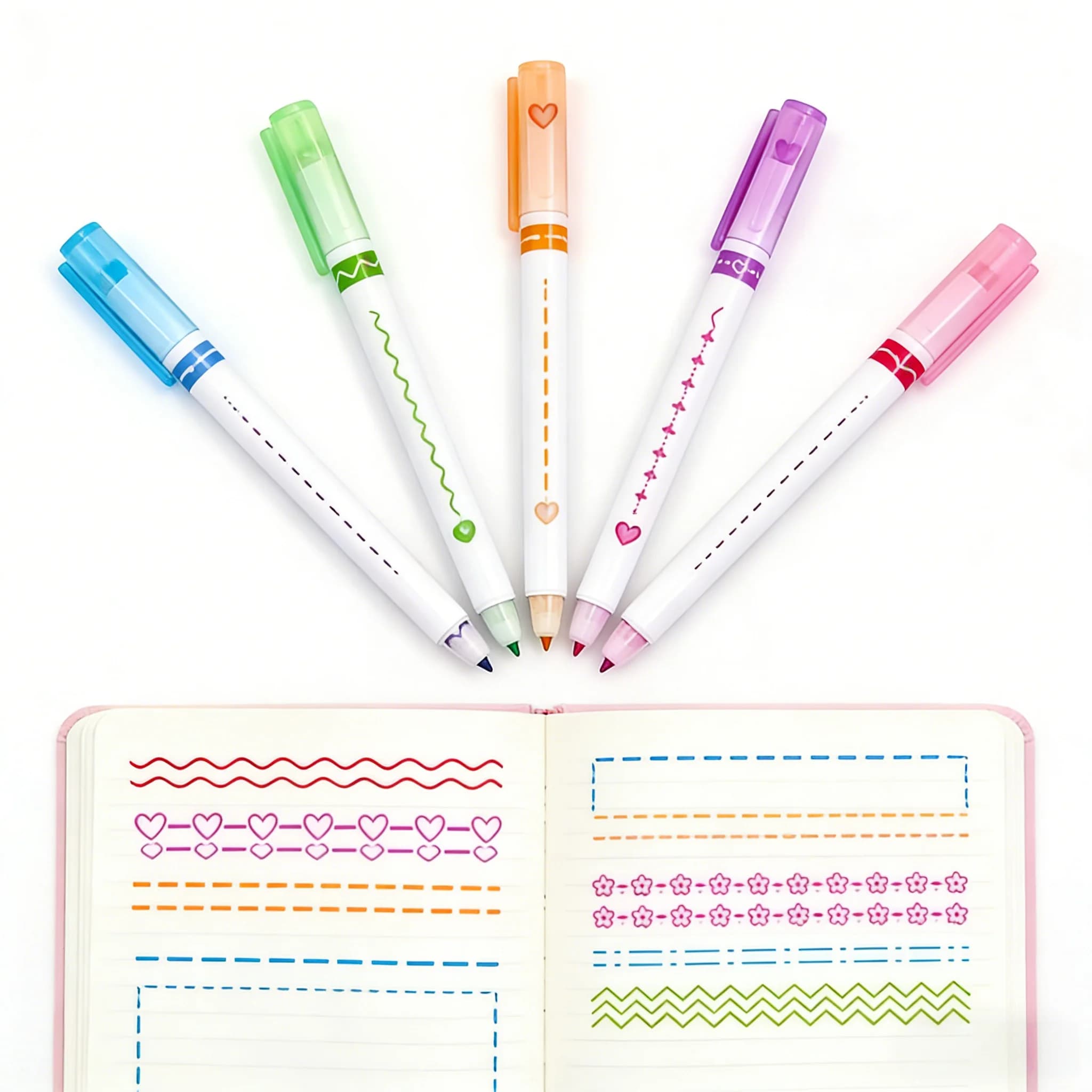 Un kit per il trucco da sei pezzi con vari colori per un contorno viso preciso ed effetti evidenziatori luminosi