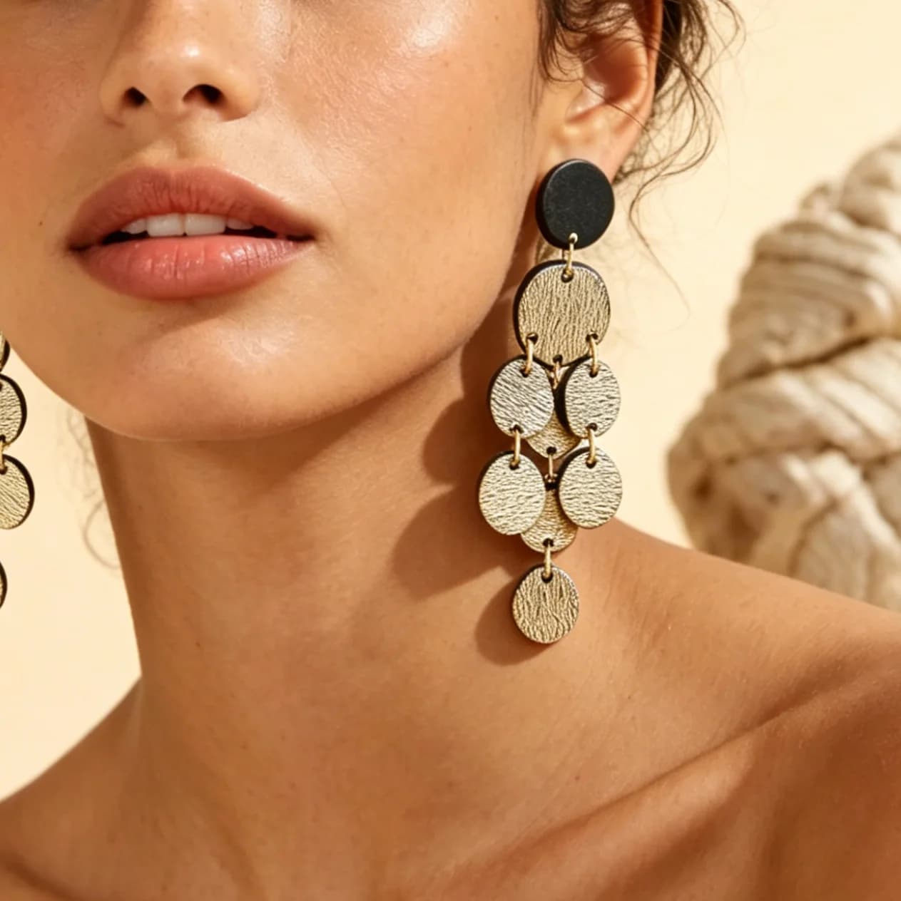 Orecchini Boho Chic fatti a mano in argilla polimerica con moneta in lamina d'argento a strati, regalo di nozze leggero per le donne