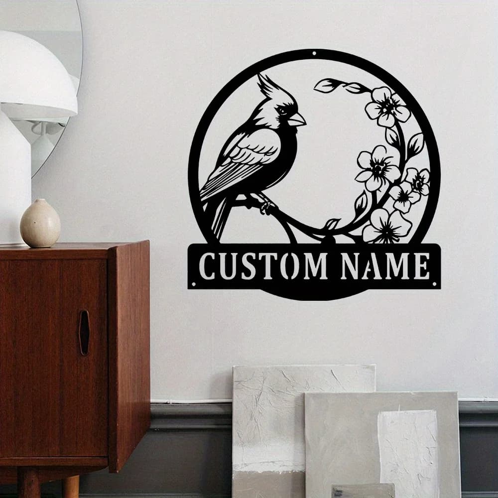 Decorazione da Parete in Metallo Personalizzabile a Forma di Cardinale - Targa con Nome Personalizzato e Accenti Floreali, Decorazione in Ferro Nero per Porte e Soggiorno