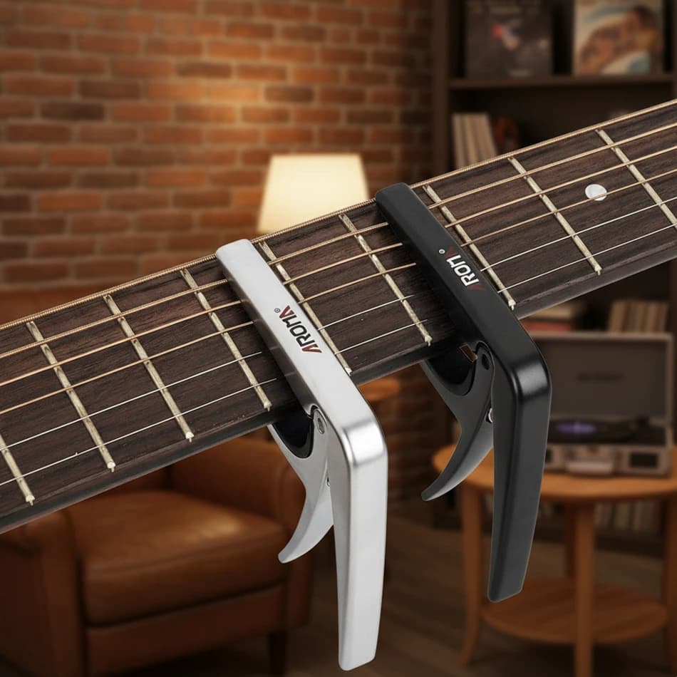 AROMA AC-01 Capotasto per chitarra Materiale in lega di zinco e silicone Funzionamento con una sola mano per chitarra acustica Chitarra elettrica Ukulele