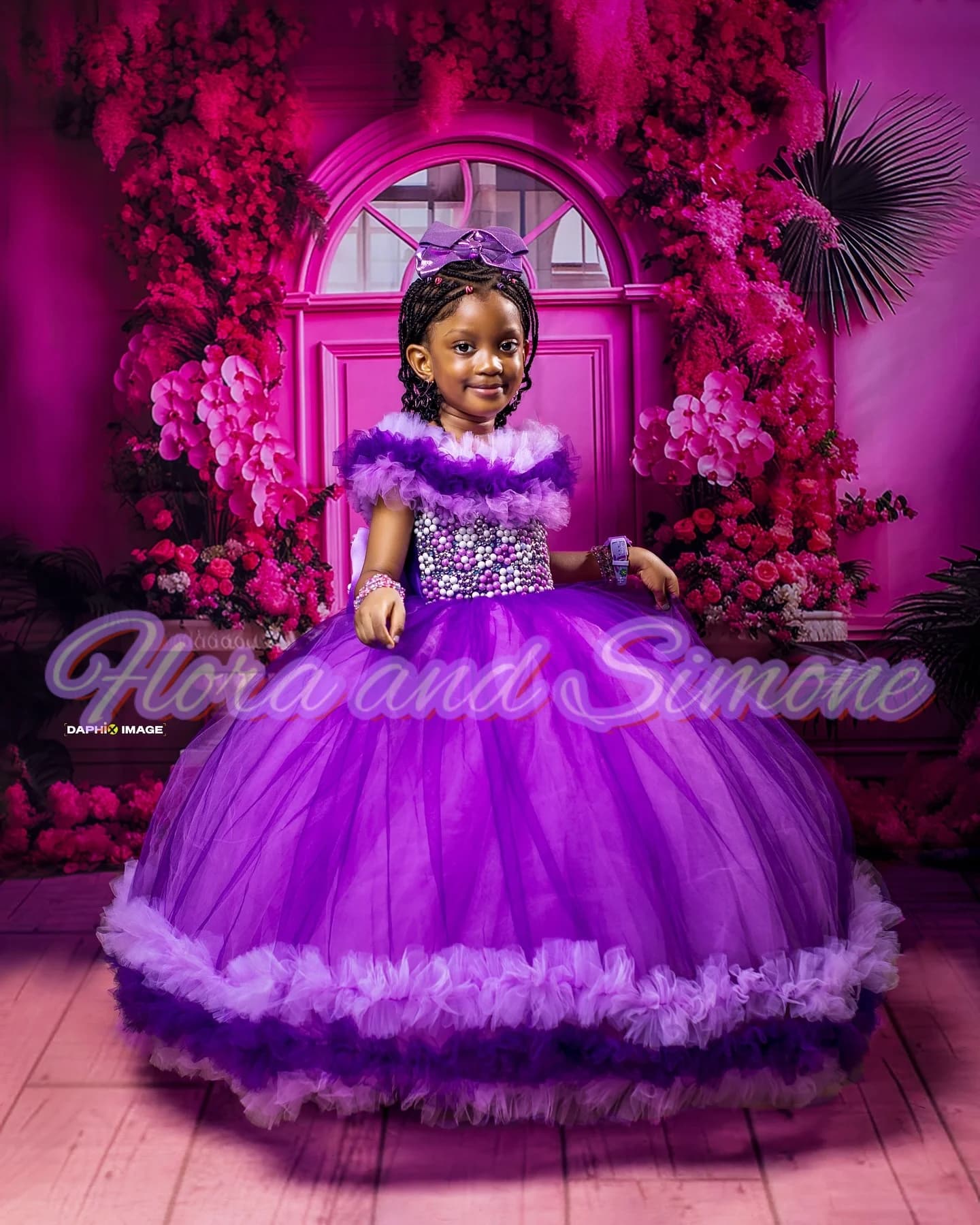Abito da ragazza di fiore viola personalizzato per matrimonio Cinghie per bambini Abito da spettacolo principessa Abiti da ballo per feste in tulle con perline per bambini