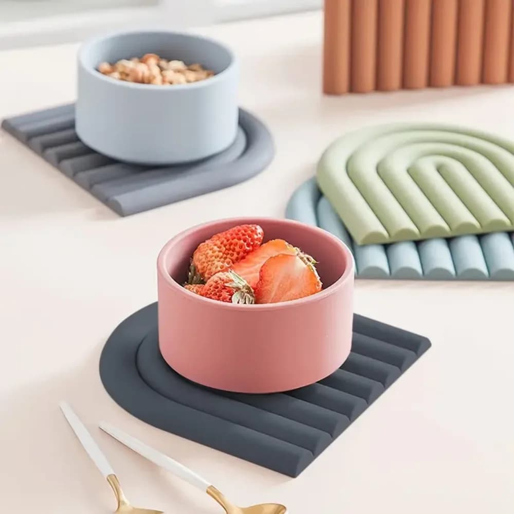 Sottobicchieri multicolori a forma di nuvola, tappetini da cucina multifunzionali antiscivolo termoisolante, treppiedi in silicone