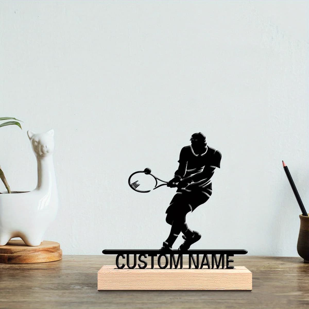 Statua in Metallo Personalizzata di Tennista con Nome Personalizzato e Base in Legno, Decorazione da Scrivania, Ottimo Regalo per Amanti del Tennis, Ornamento per Casa e Compleanno