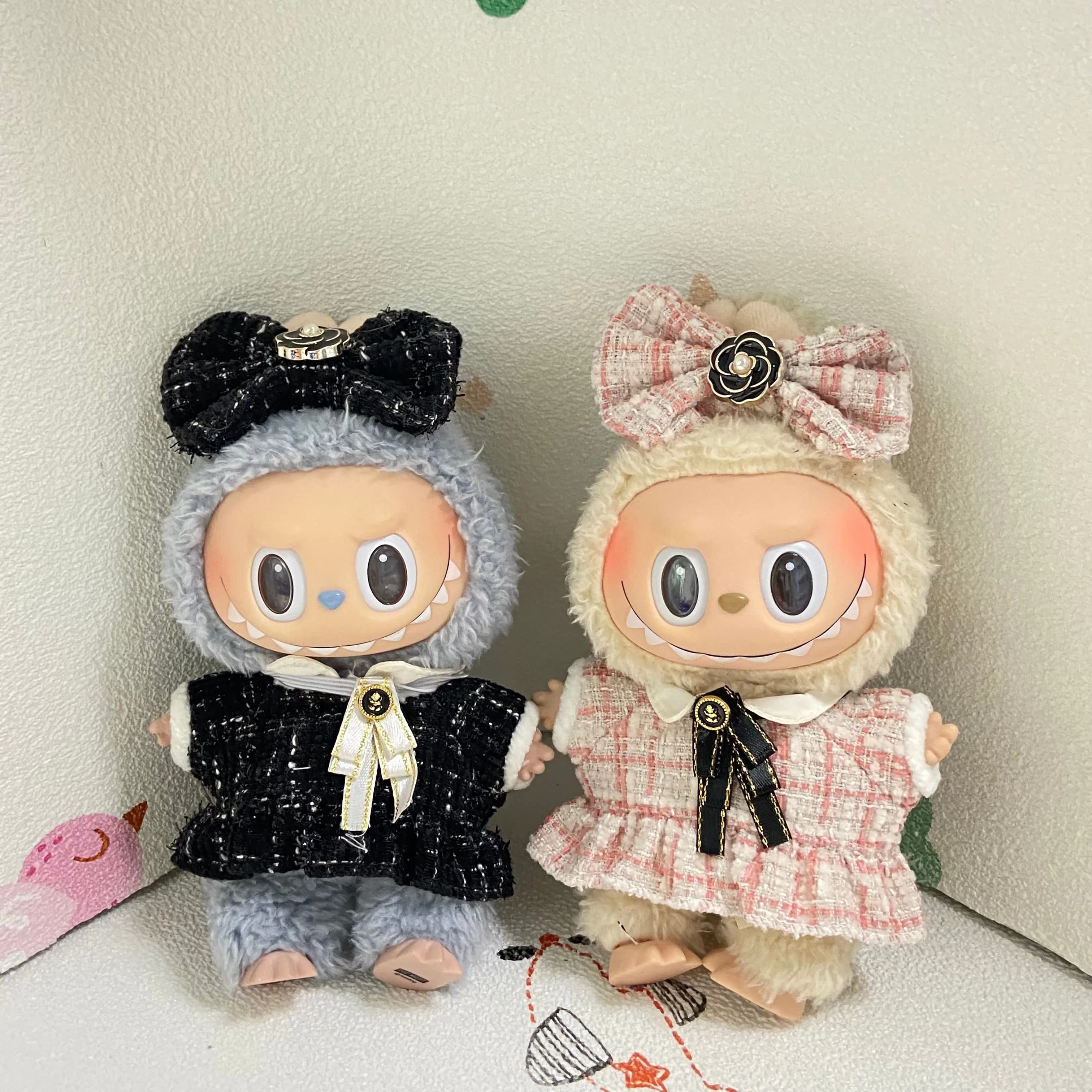 Very cute doll dress, high quality, hand washable, water washable, and dry cleanable, suitable for dolls up to 17cm tall.