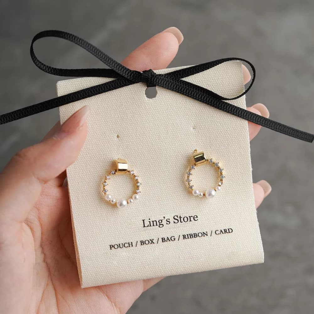100 pezzi di tela di cotone bianco porta pacchetto di gioielli logo personalizzato etichette per imballaggio in tessuto collana carte per orecchini pendenti all'ingrosso