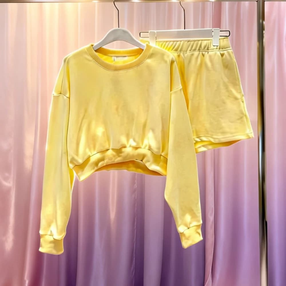 Completo Sportivo Donna 2 Pezzi Giallo 2026: Felpa Corta a Maniche Lunghe e Pantaloncini con Elastico in Vita - Casual 046