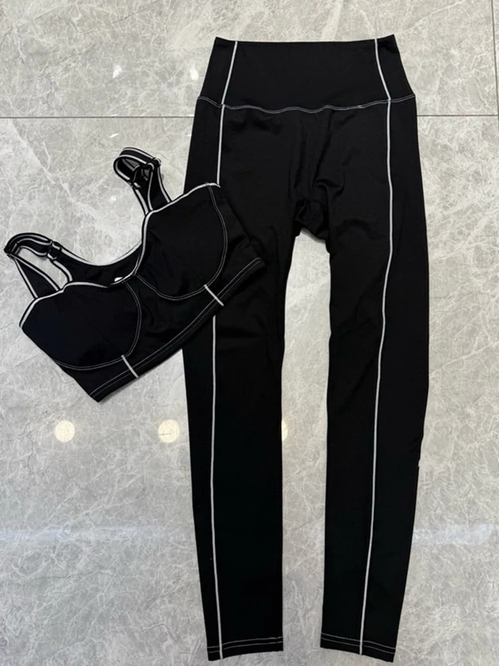 Completo Sportivo da Donna: Top e Pantaloni Comodi, Casual, Versatili, per Fitness, Salto della Corda e Corsa