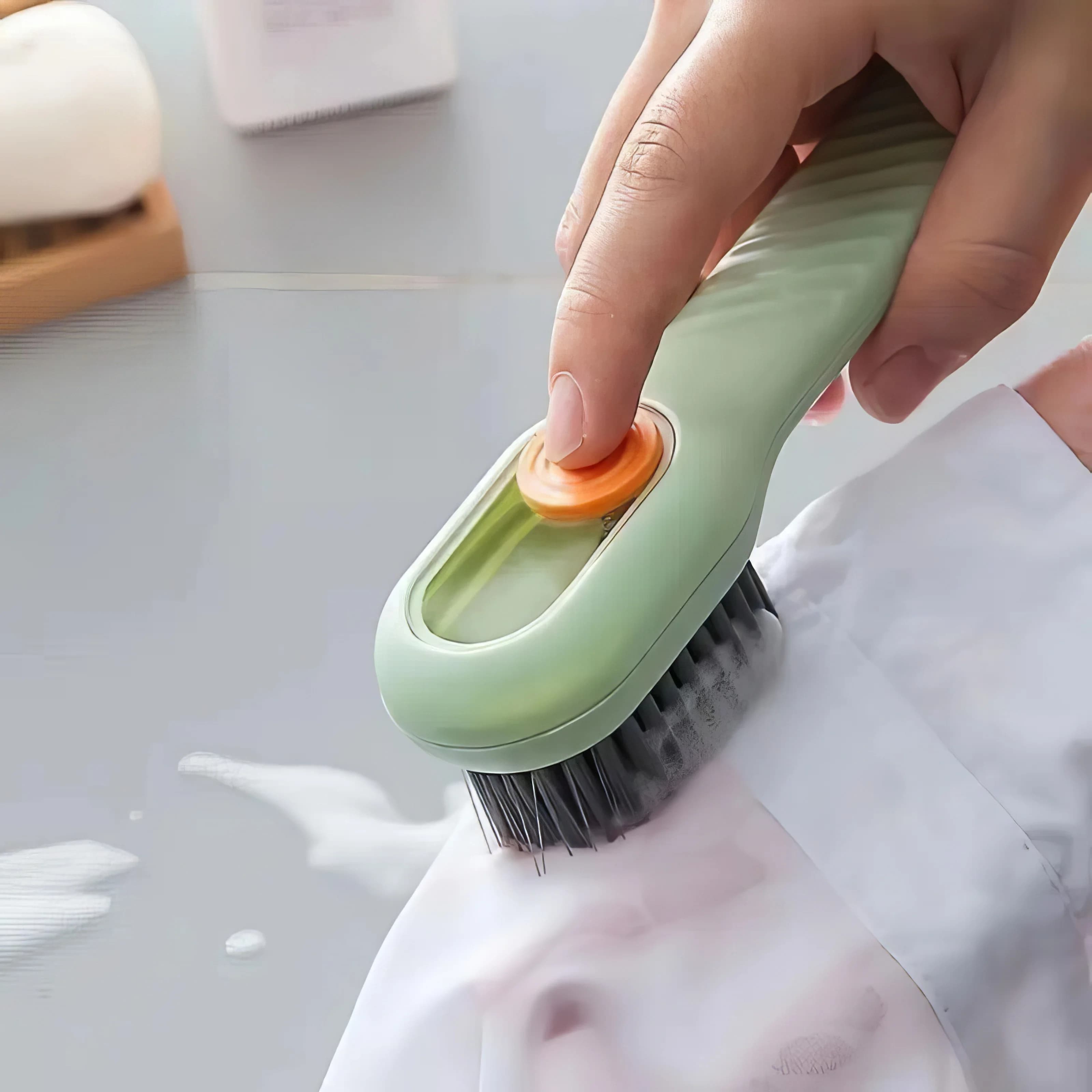 1 Spazzola per Scarpe a Setole Morbide Verde, Non Lascia Macchie e Non Danneggia la Tomaia, Ideale per l'Uso Quotidiano Domestico