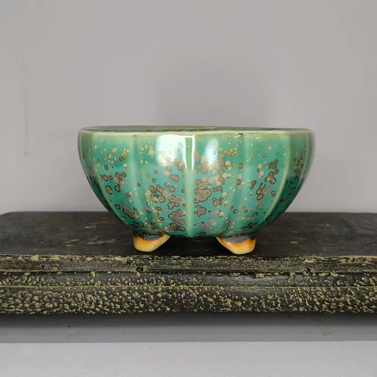 Popular round shaped enamel bonsai vase with lotus design