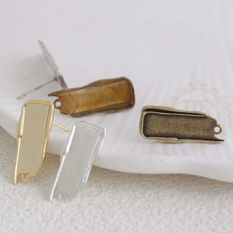 Fornitura fai-da-te - 2 pezzi per orecchini in ottone massiccio con perno in argento sterling - irregolare 23,2x9,3 mm (4923C-1)