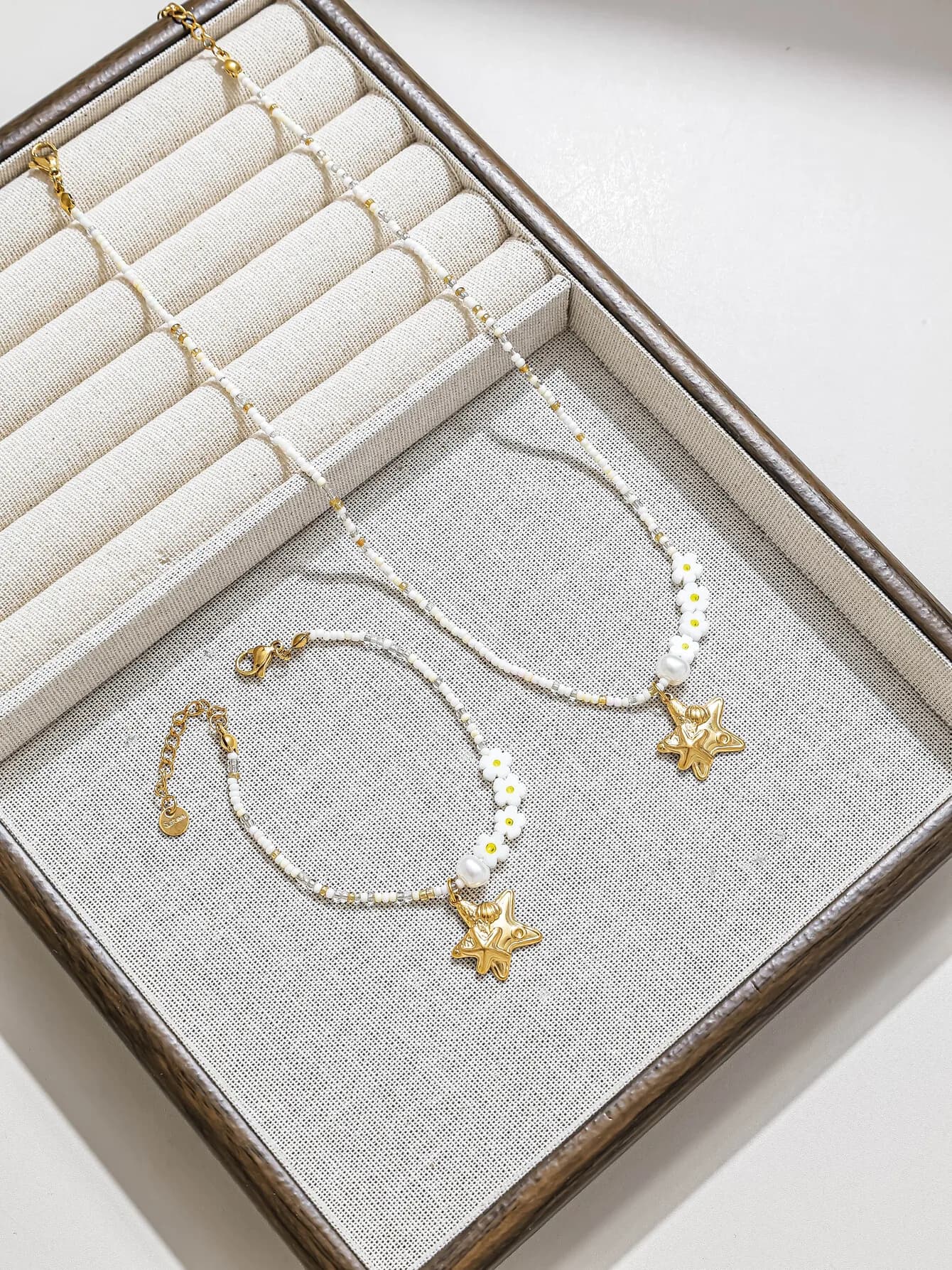 Women's Bohemian Summer Daisy Seed Bead Choker with Gold Starfish Stainless Steel Pendant – Handmade Beach Holiday Style Jewelry