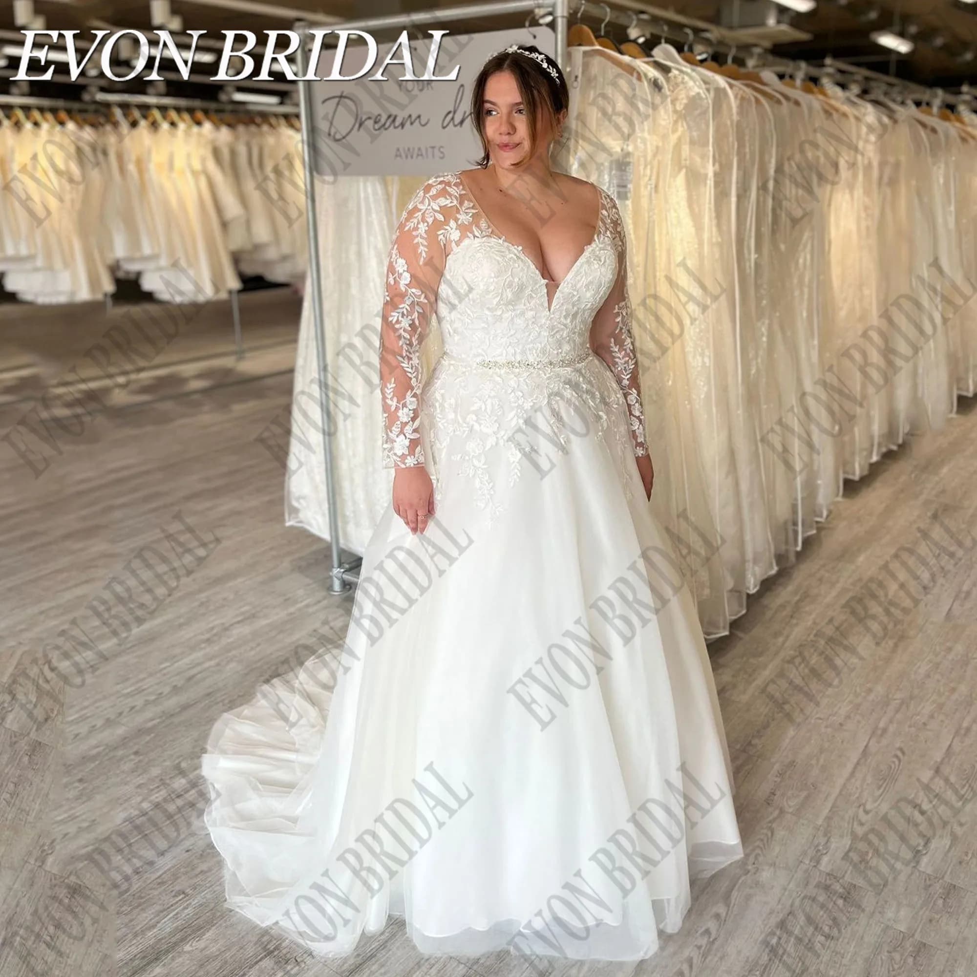EVON BRIDAL Plus Size abito da sposa per la sposa personalizzato scollo A V manica lunga Applique una linea di pizzo elegante abito da sposa Sweep TrainEVON BRIDAL Plus Size Abito da sposa per la sposa Personalizzato V