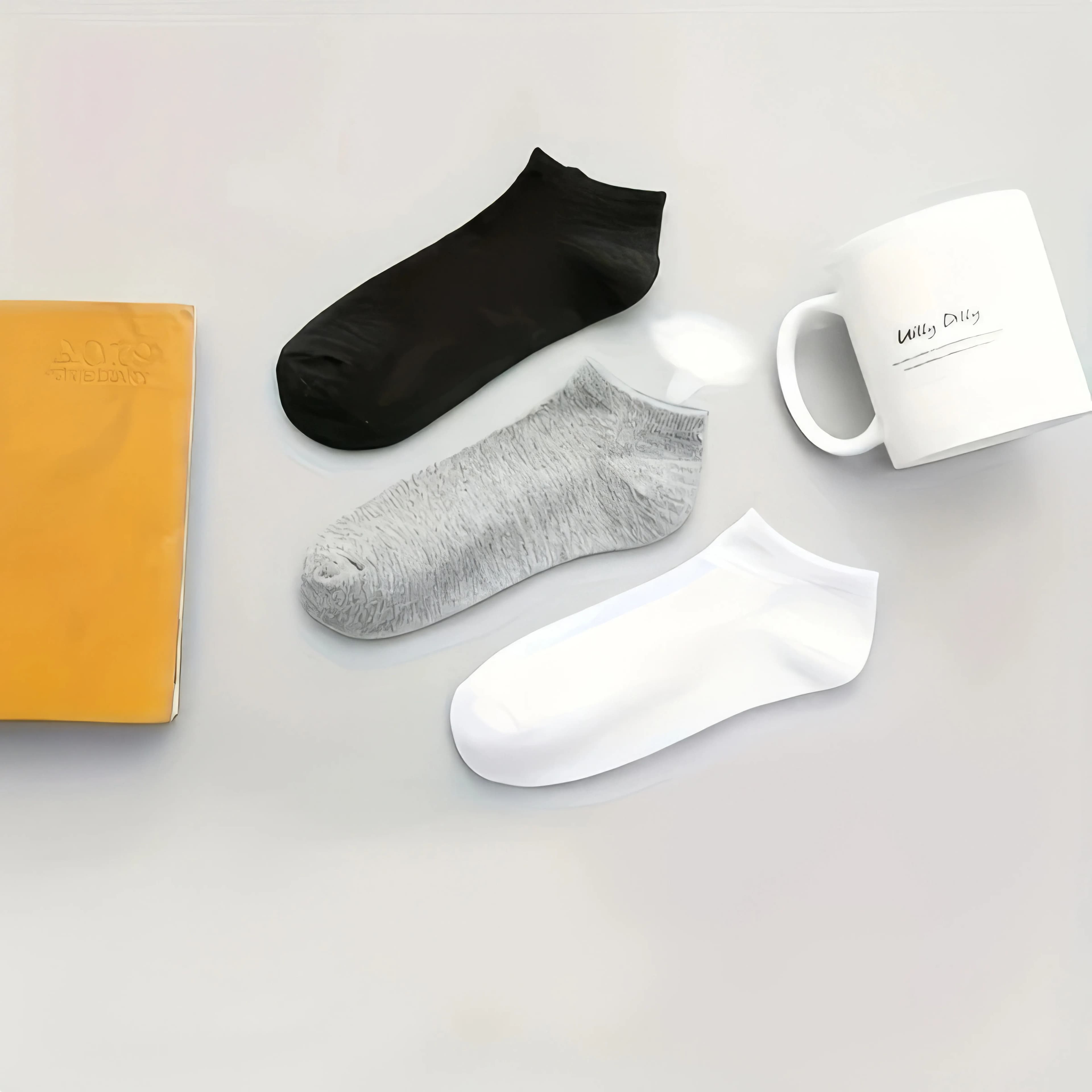 35 pairs of black, white and gray socks, light knit, pure colors and minimalist design, suitable for casual clothing