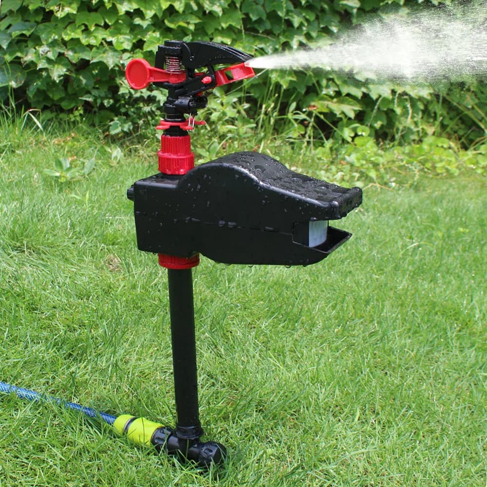 Repellente per animali attivato dal movimento ad energia solare con sensore PIR 360 ° Irrigatore a spruzzo d'acqua per giardino deterrente per uccelli, gatti, cervi