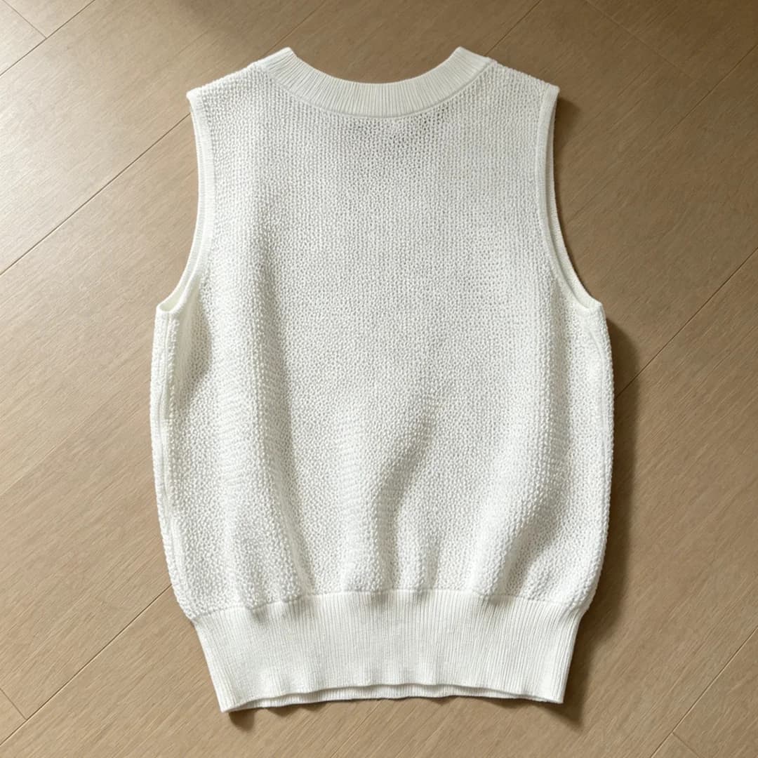 Women's Knitted Sweater V-Neck Sleeveless Top Comfortable Yarn Material Versatile Fashion