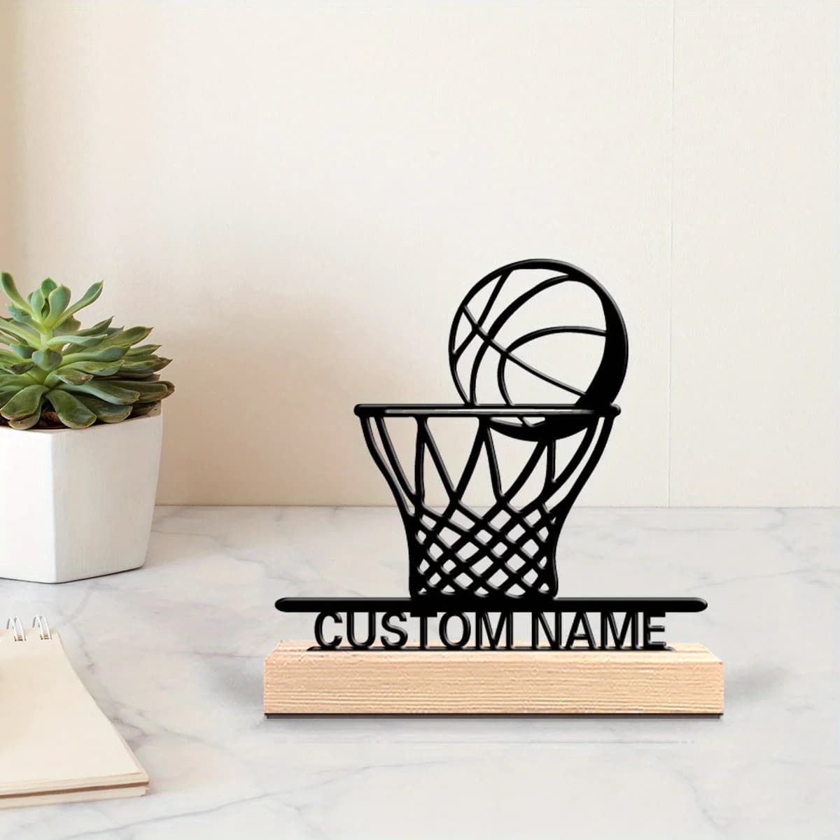 Statua Personalizzata di Giocatore di Basket in Metallo con Base in Legno, Nome Personalizzato, Decorazione da Scrivania, Regalo per Appassionati di Basket, Ornamento per Palestra Domestica