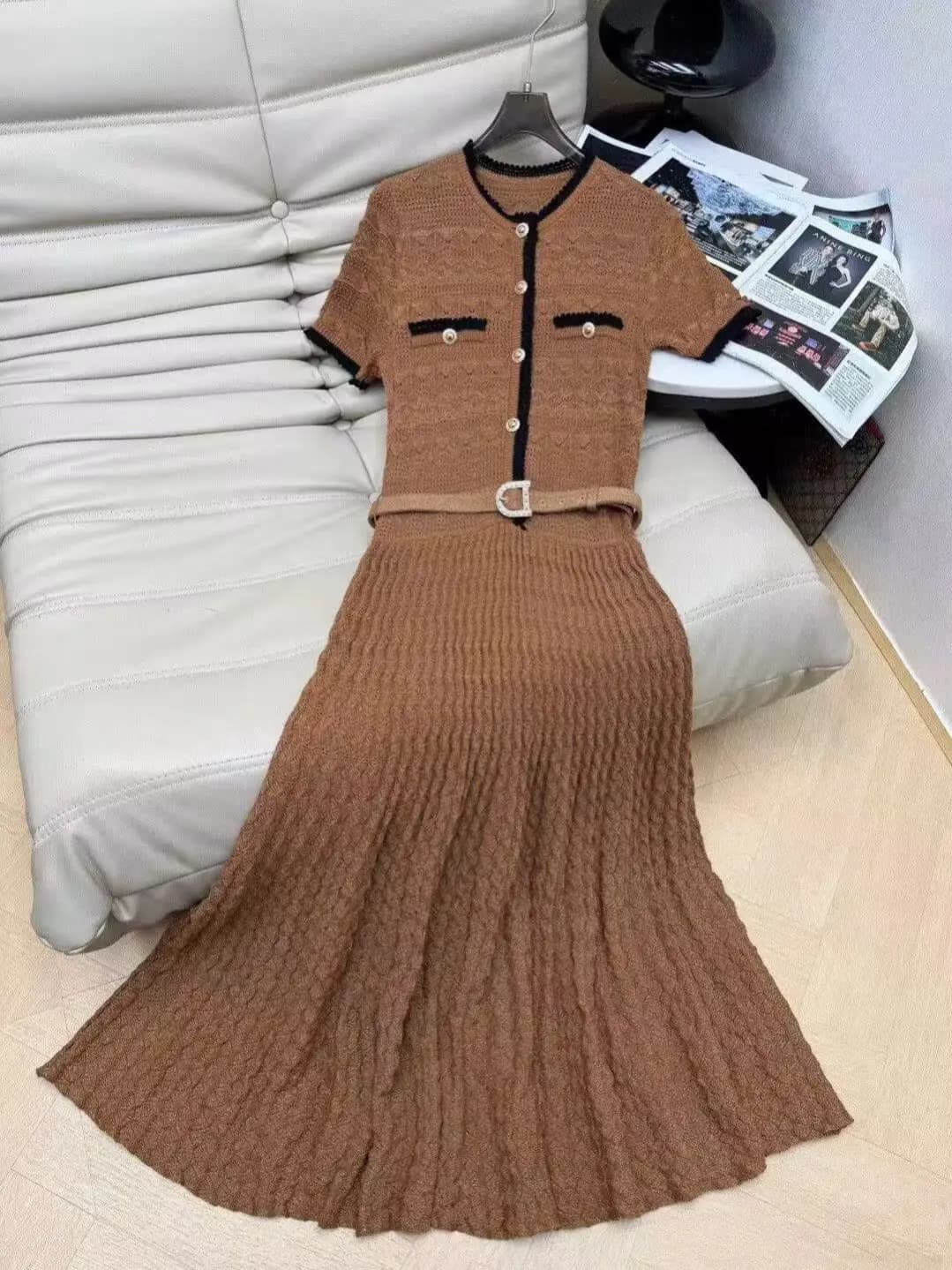 High-Quality Solid Color Cotton Knitted Long Dress with Black Trim Pleated Skirt Pendulum and Belt