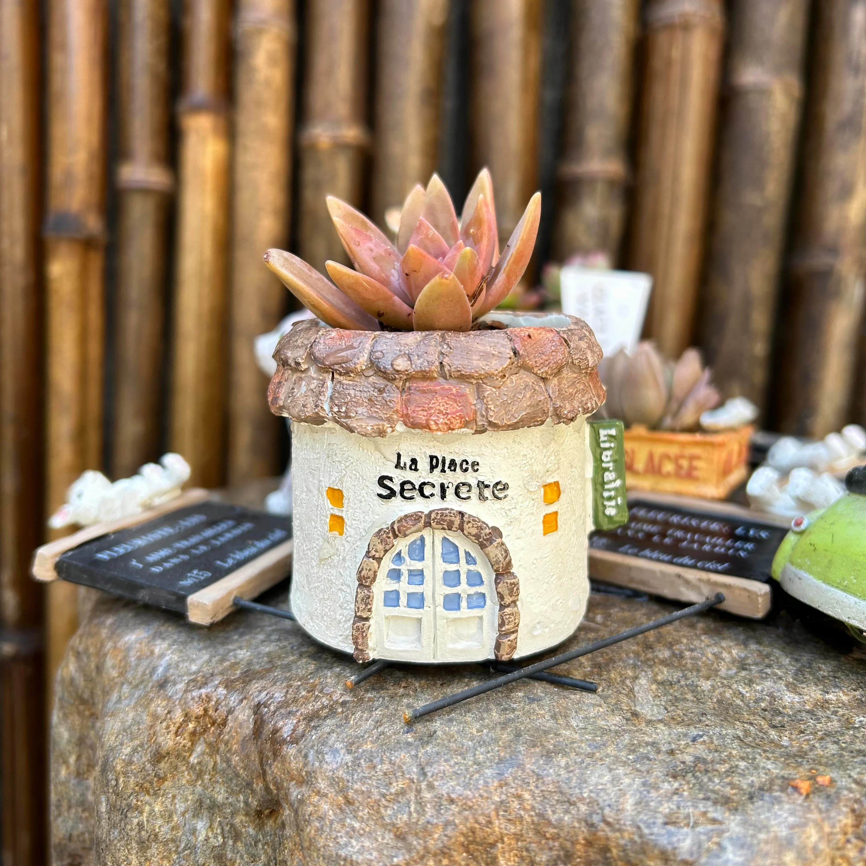 Statua a forma di casa con muro, piccolo vaso per piante, fioriera in resina per piante grasse, vasi da giardino, statuette ornamentali per casa e ufficio