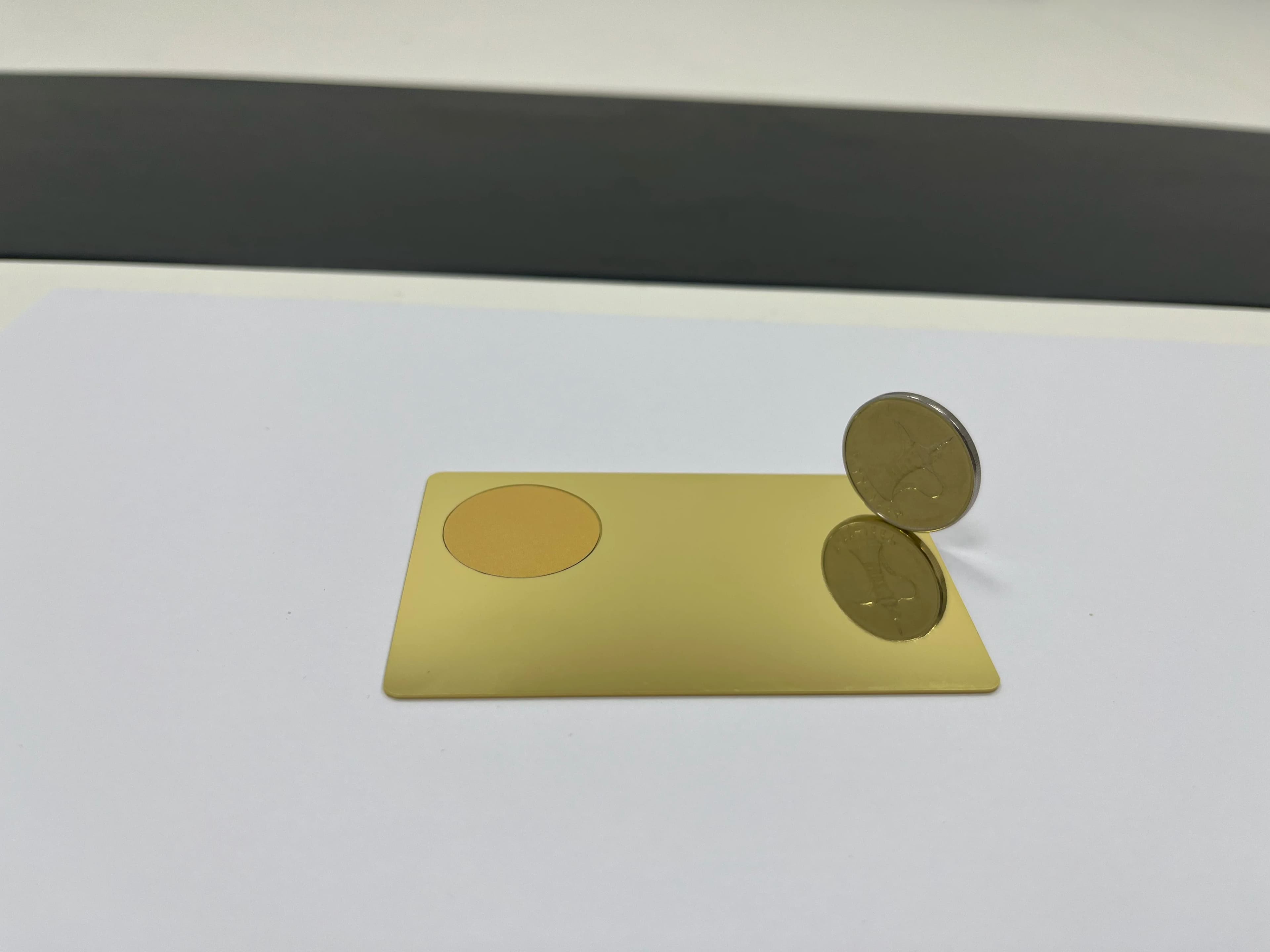 Scheda metallica NFC da 13,56 MHZ, scheda metallica a specchio con chip NFC 215, scheda digitale sociale per affari intelligenti