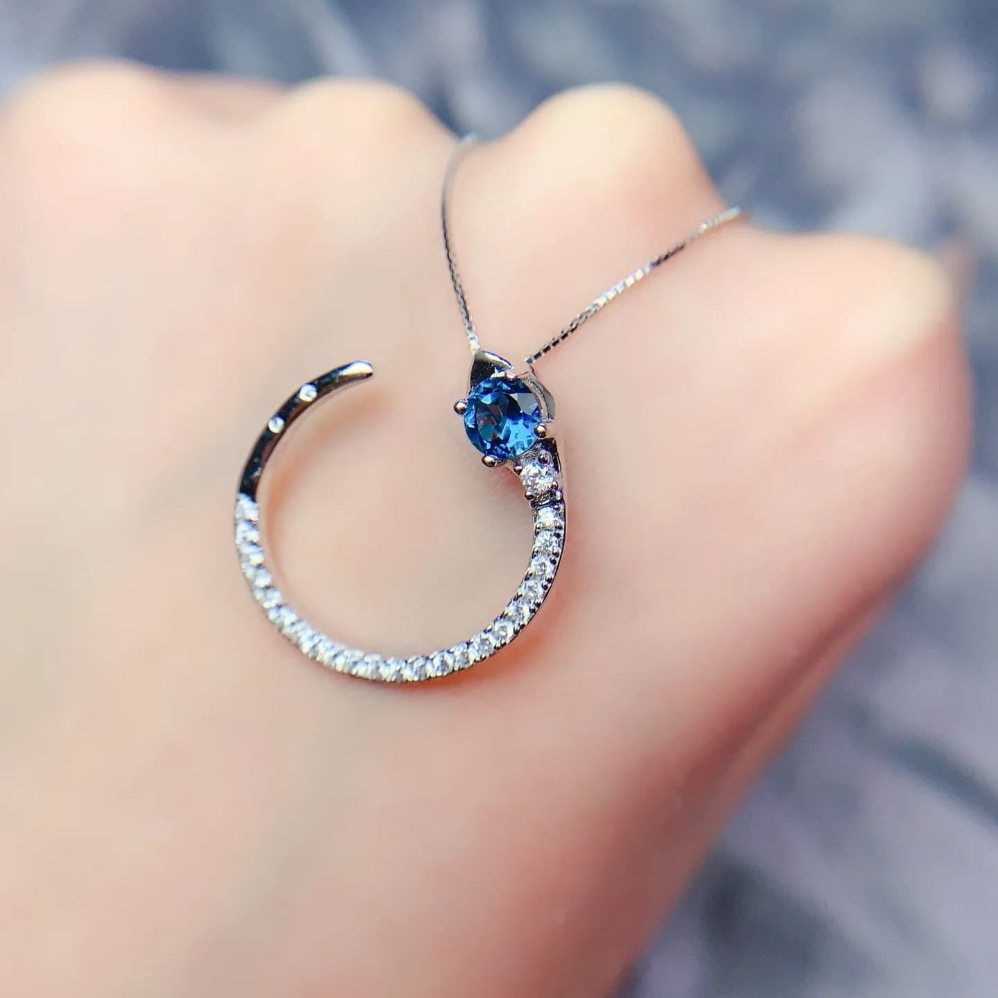 KJJEAXCM Boutique Jewelry Girl Collana con ciondolo topazio blu 925 puro argento placcato platino piccolo regalo in stile serpente per Girlfrieng