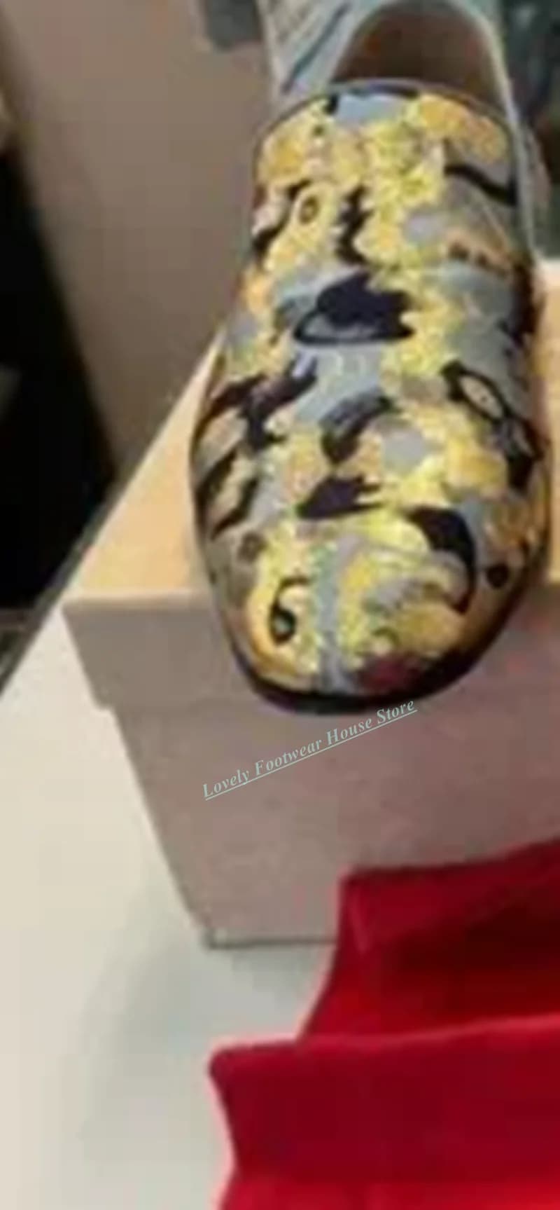 Scarpe mocassini in velluto da uomo con stampa colorata alla moda Punta tonda Slip traspirante su scarpe singole casual da festa con tacco posteriore con rivetti maschili