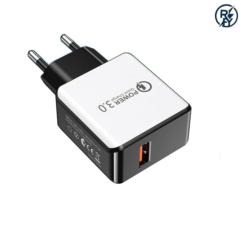 Adattatore di ricarica multi-interfaccia standard europeo 2A per caricabatterie da viaggio universale per telefoni cellulari Android e Apple