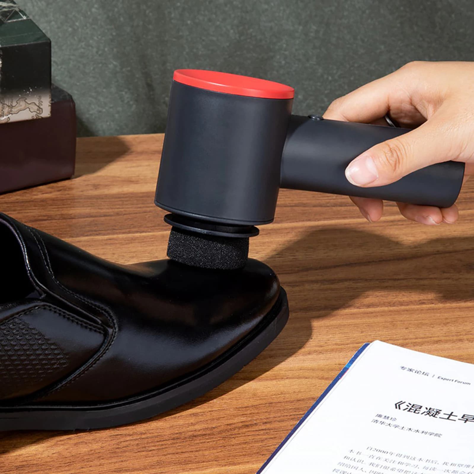 Lucidatore per scarpe elettrico portatile con spazzola di ricambio Spazzola in spugna per divano Pulitore portatile per scarpe in pelle Lucidatore per scarpe per stivali