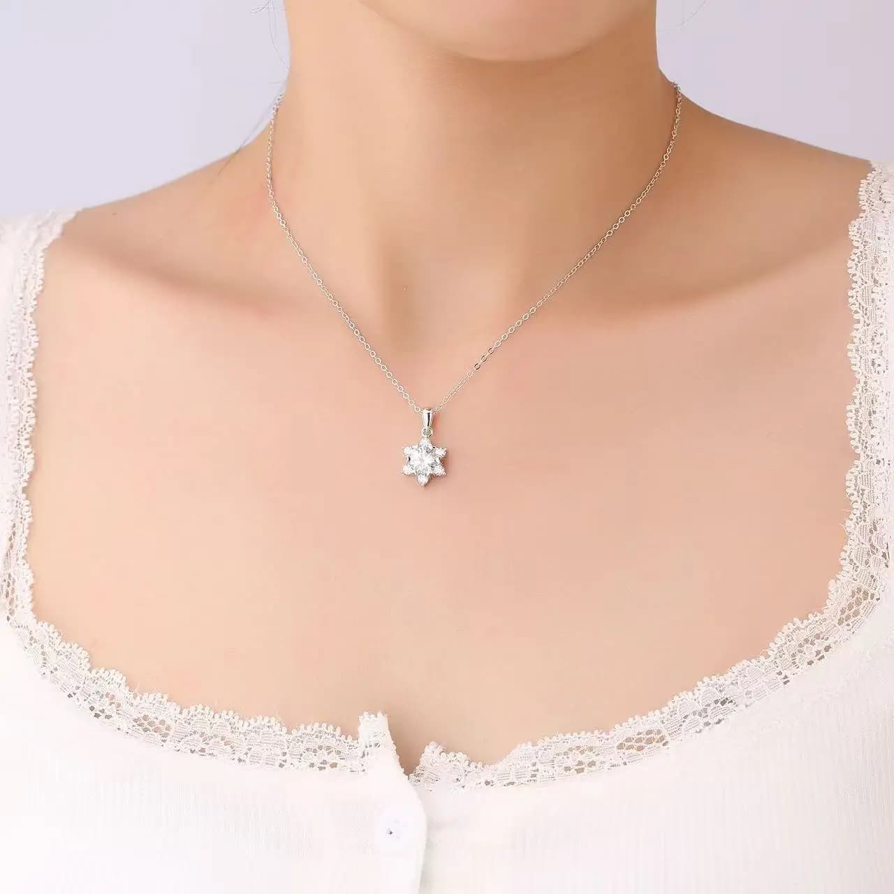Silver Plated Star Pendant Necklace Crystal Snowflake Necklace Women Girls Fashion Jewelry Birthday Anniversary Gift