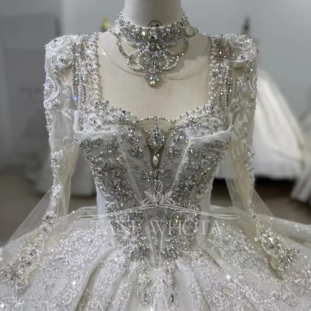 Abito da Sposa a Maniche Lunghe Stile Ball Gown con Lacci, Tendenza Lusso, in Pizzo con Cristalli, per Spose, con Collana