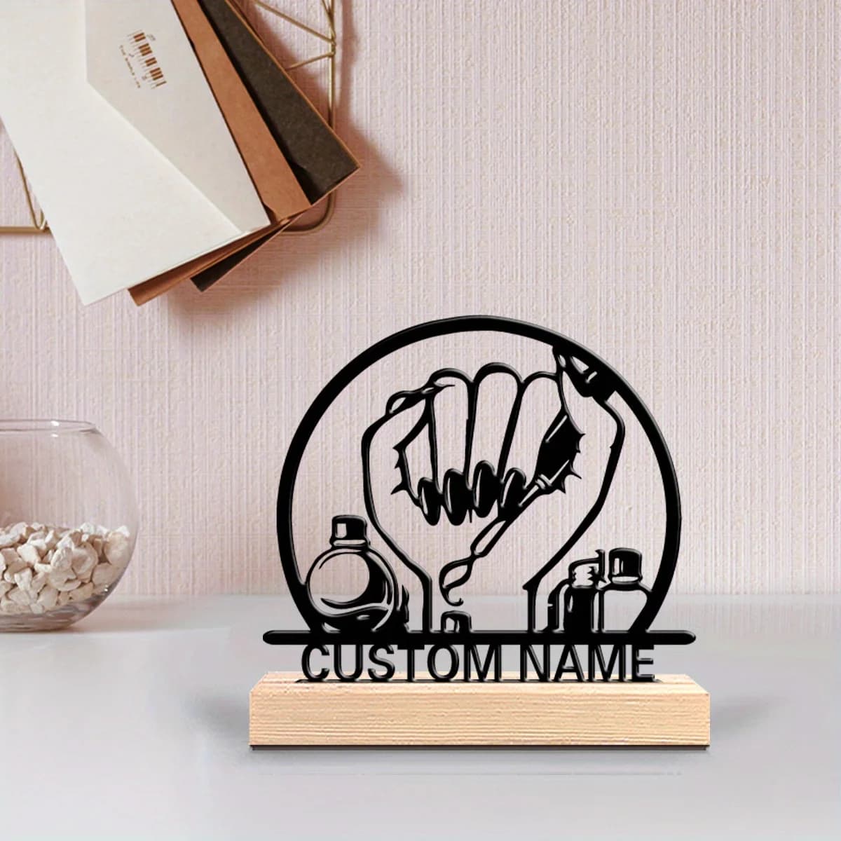 Insegna Artistica in Metallo Personalizzata per Nail Artist con Base in Legno, Decorazione da Scrivania, per Salone/Casa/Ufficio, Decorazione per Porta e Parete, Regalo per Feste/Eventi