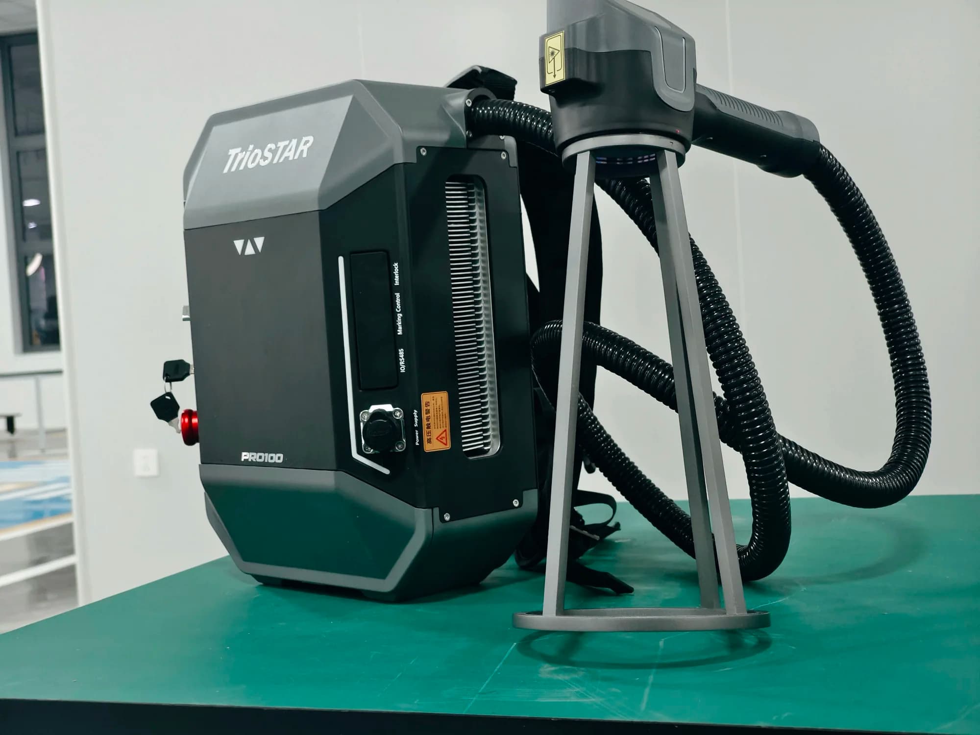 Macchina per Pulizia Laser a Impulsi 100W, 200W, 50W, Pulitore Laser Portatile per Rimozione Ruggine, Vernice e Graffiti