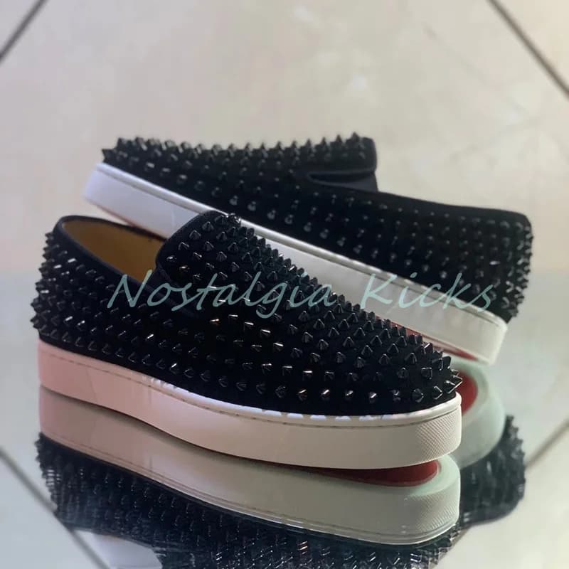 Mocassini a spillo in pelle di mucca piatta nera estiva Slip On Scarpe casual da uomo antiscivolo Scarpe da ginnastica comode con rivetti completi alla moda