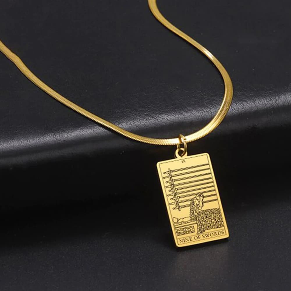 Collana di carte dei tarocchi per le donne catena di serpenti in acciaio inossidabile vestito di spade arte dei tarocchi tradizionale Minor Arcana amuleto gioielli