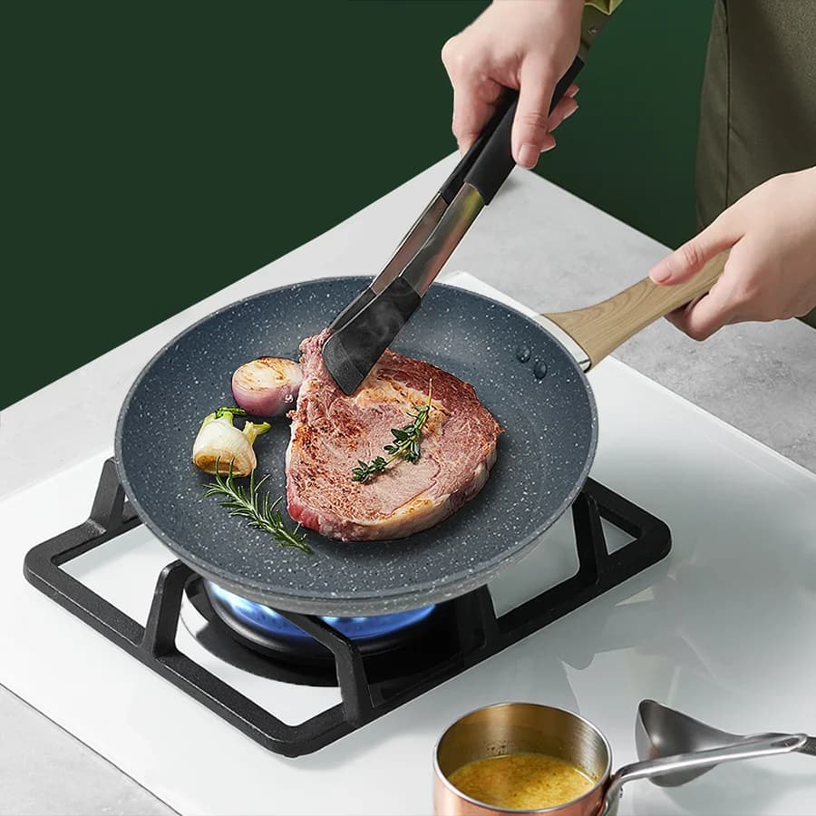 18/24/28 cm Non-stick pan with wooden handle Pancake Steak Fried egg Cooking pot Gadget for gas induction