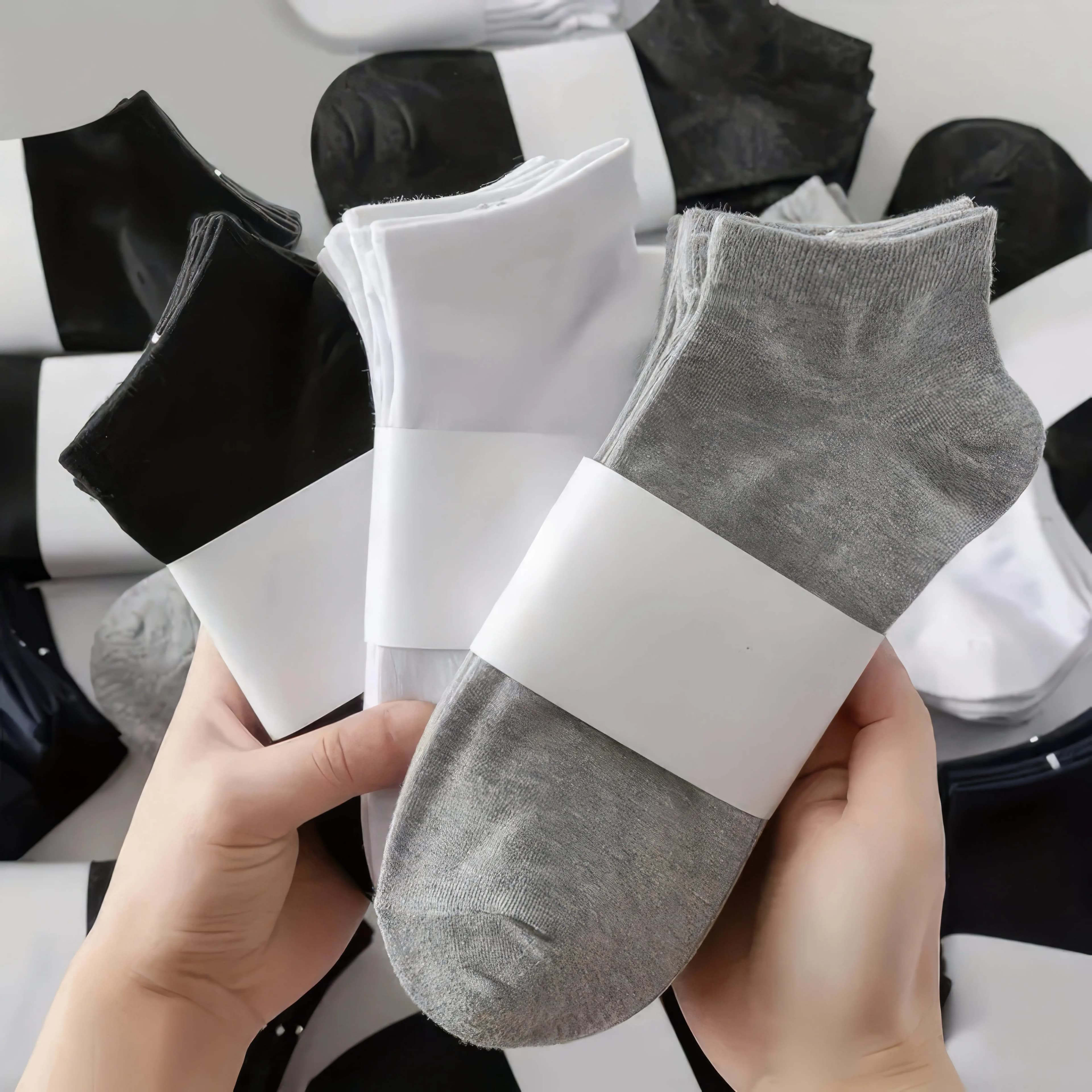 10 pairs of black, white and gray socks, washable in washing machine and comfortable, suitable for everyday use with various types of shoes